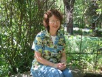 May 2: Mom visits the Gardens